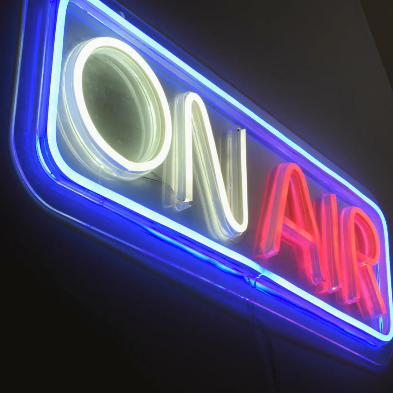 applique_murale_led_neon_on_air_usb_2.webp JUST LIGHT. Applique murale LED Neon On Air, USB^ Lampes Décoratives