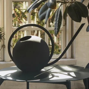 AYTM Arrosoir Globe, noir, longueur 55,3 cm, aluminium^ Meubles & Aménagements