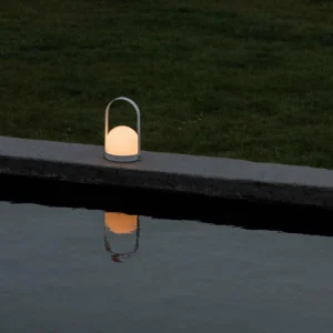 Audo Copenhagen Audo Carrie lampe déco LED batterie IP44, blanche^ Lampes Décoratives