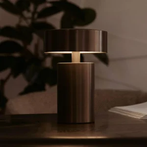 Audo Copenhagen Audo Column lampe à poser rechargeable, IP44, bronze^ Lampes Décoratives