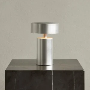 Audo Copenhagen Audo Column lampe de table batterie, IP44, alu^ Lampes Décoratives