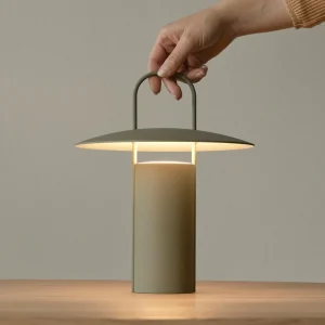 Audo Copenhagen Audo Ray lampe table LED, portable, vert poussière^ Lampes Décoratives