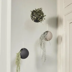 AYTM pot de fleurs Globe, suspendu, Ø 17 cm, gris, aluminium^ Meubles & Aménagements