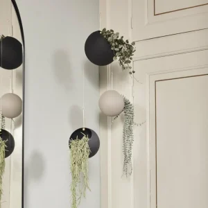 AYTM pot de fleurs Globe, suspendu, Ø 17 cm, noir, aluminium^ Meubles & Aménagements