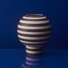 AYTM Vase Varia, rouge, Ø 18 cm, hauteur 21 cm, céramique^ Meubles & Aménagements