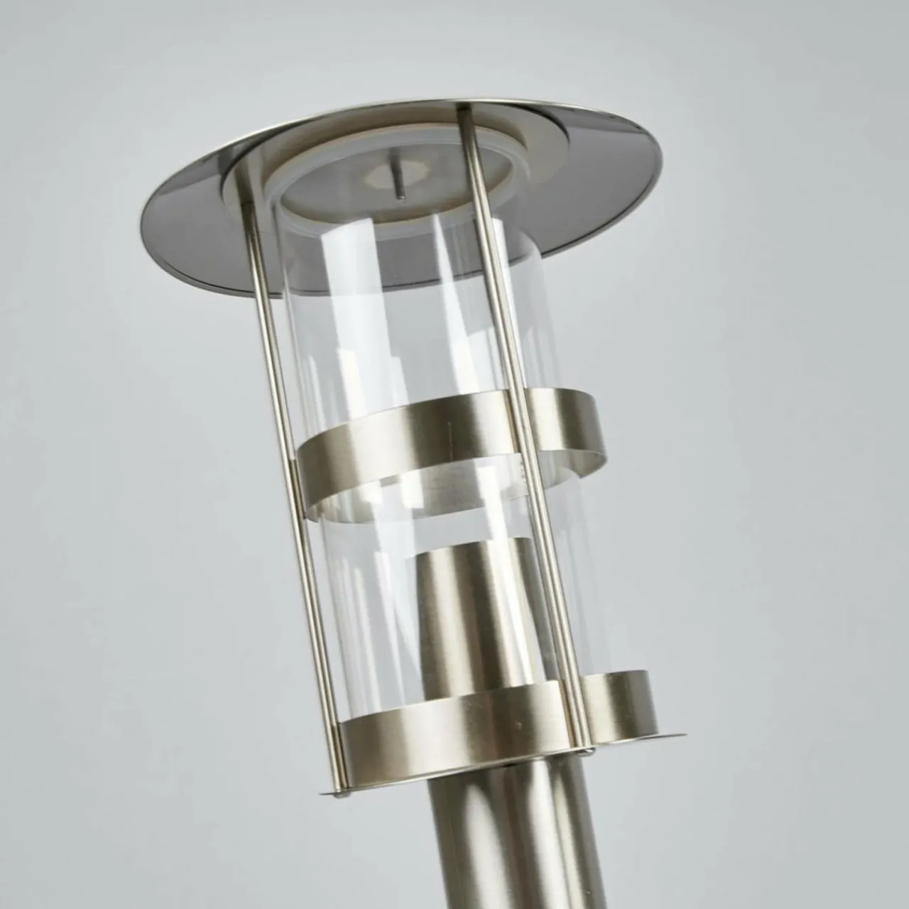 borne_lumineuse_en_inox_noemi_pour_lextrieur_2.webp Lindby Borne lumineuse en inox Noemi pour l’extérieur^ Bornes Éclairage Extérieur