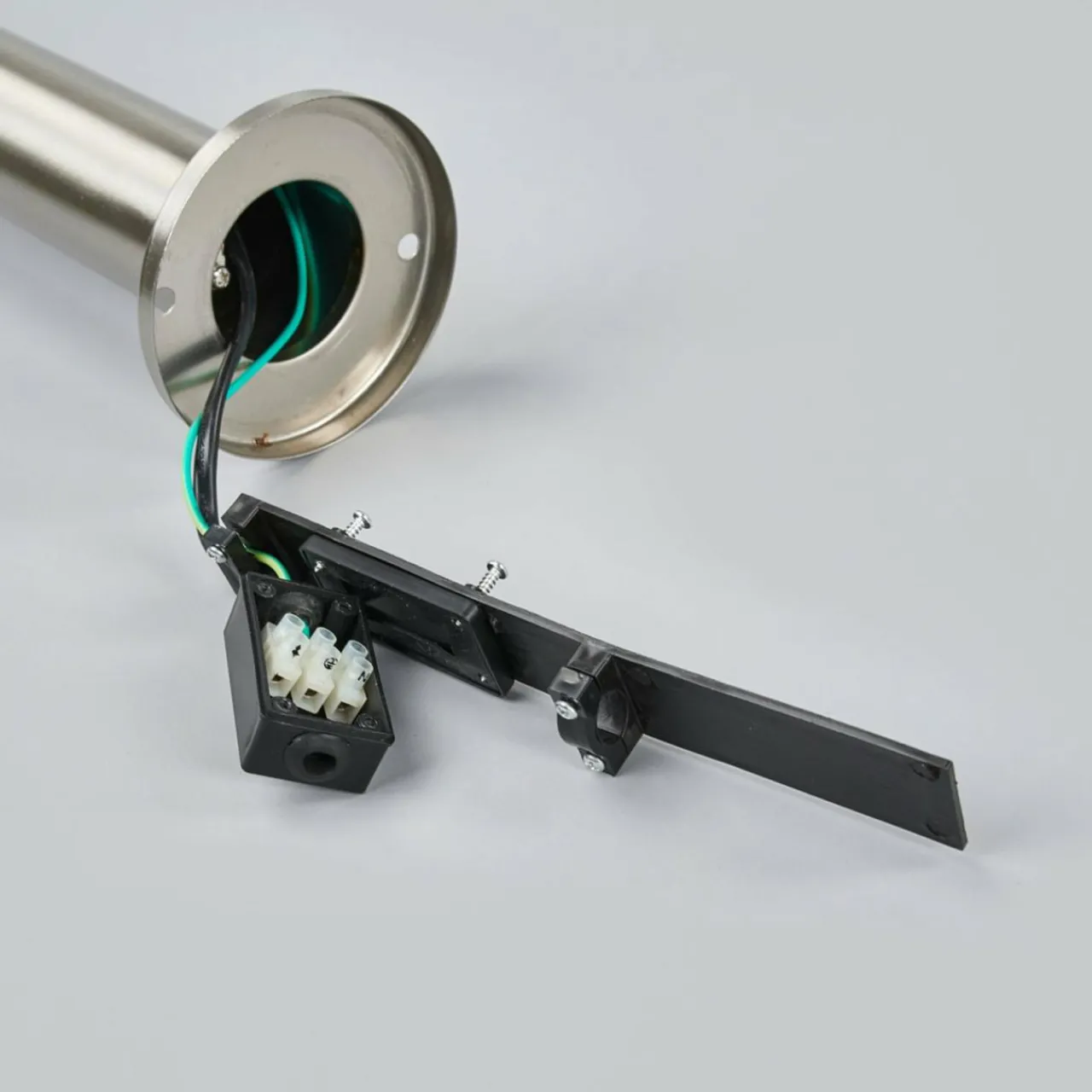 borne_lumineuse_en_inox_noemi_pour_lextrieur_5.webp Lindby Borne lumineuse en inox Noemi pour l’extérieur^ Bornes Éclairage Extérieur
