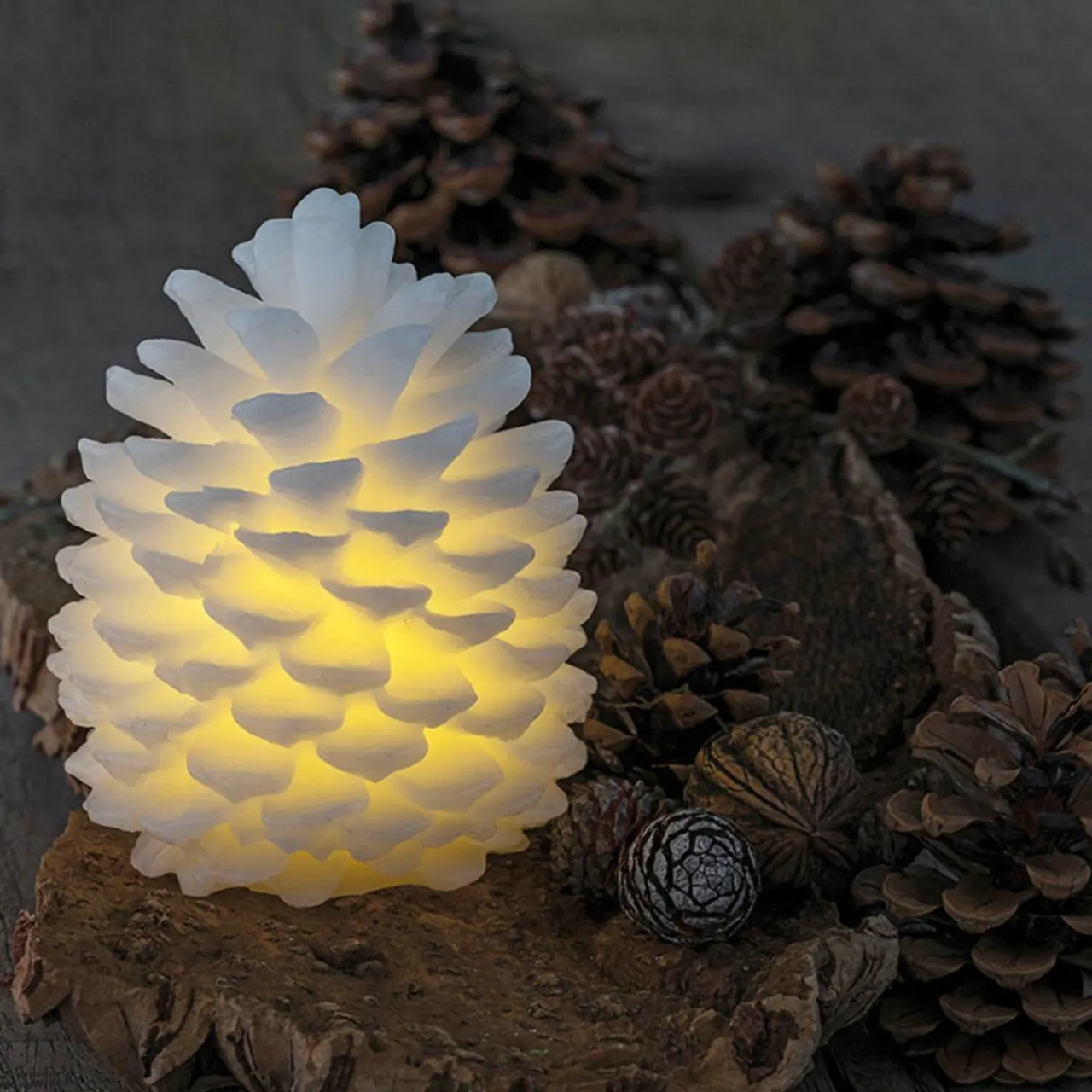Sirius Bougie LED Clara en forme de pomme de pin, 14 cm^ Lumière De Noël