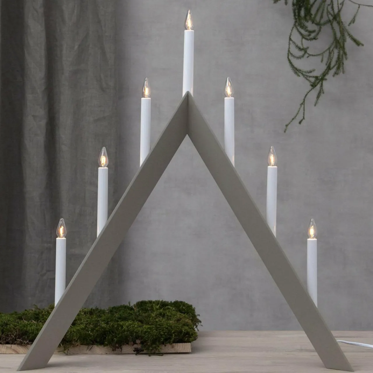 chandelier_arrow_pointe_lampes_blanc_1.webp STAR TRADING Chandelier Arrow, pointe, 7 lampes, blanc^ Lumière De Noël