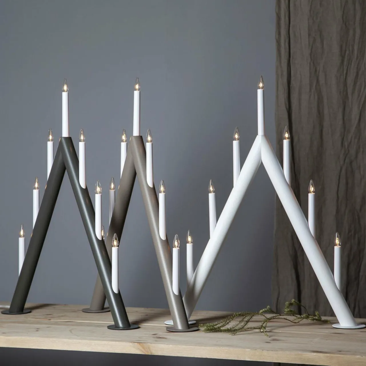 chandelier_circum_pointe_lampes_blanc_1.webp STAR TRADING Chandelier Circum, pointe, 7 lampes, blanc^ Lumière De Noël