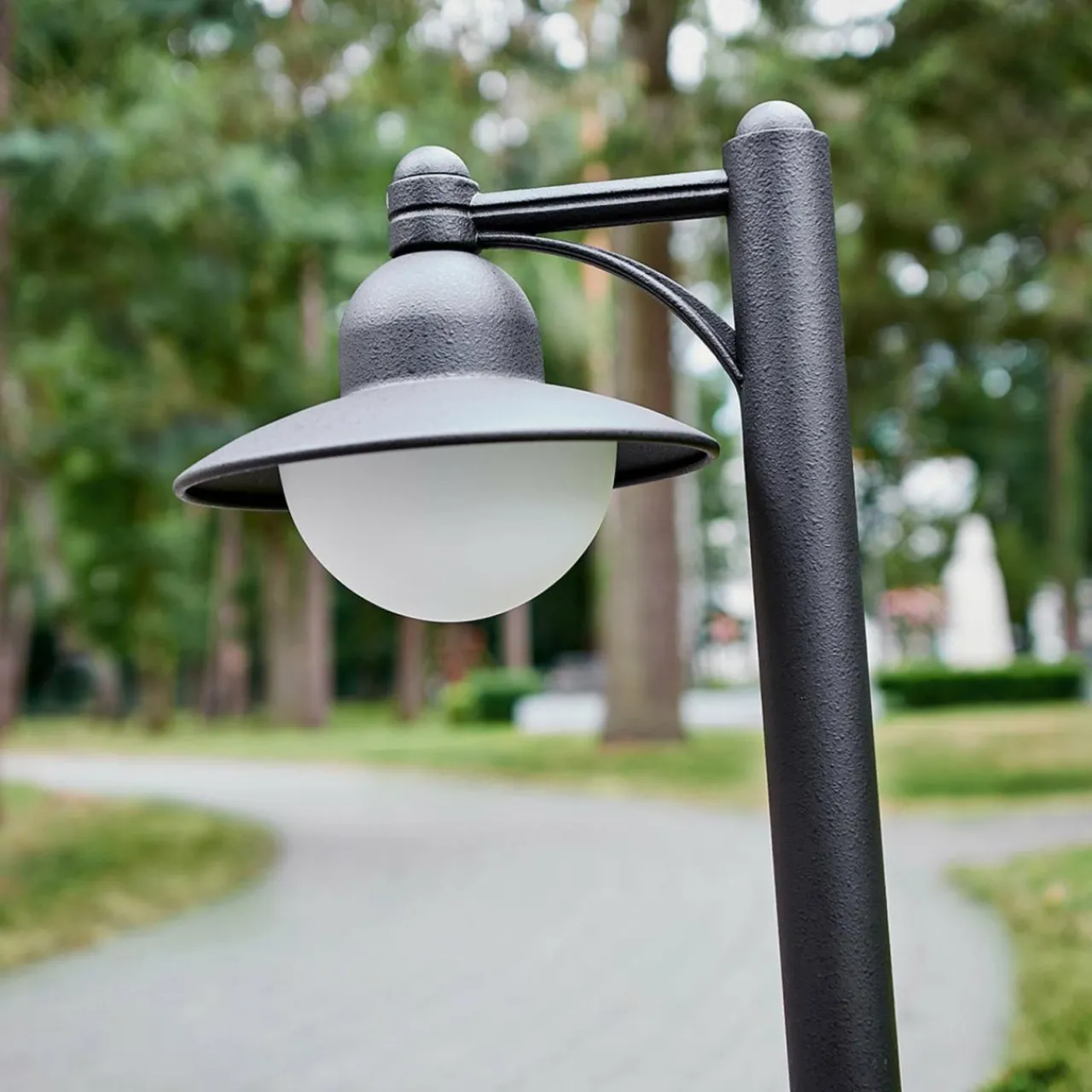 en_noir__borne_lumineuse_yarai_1.webp Albert Leuchten En noir - Borne lumineuse Yarai^ Bornes Éclairage Extérieur