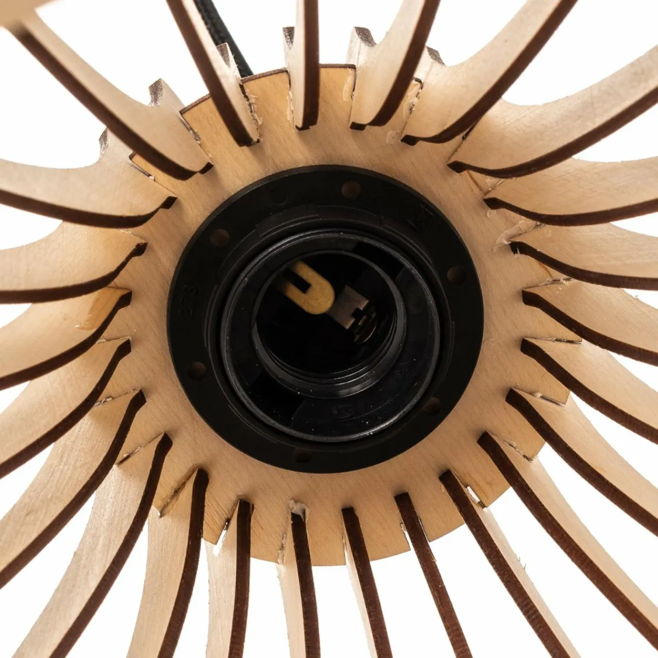 envostar_faje_suspension_contreplaqu_de_bouleau__lampe_4.webp Envostar Faje suspension, contreplaqué de bouleau, 1 lampe^ Luminaires Durables