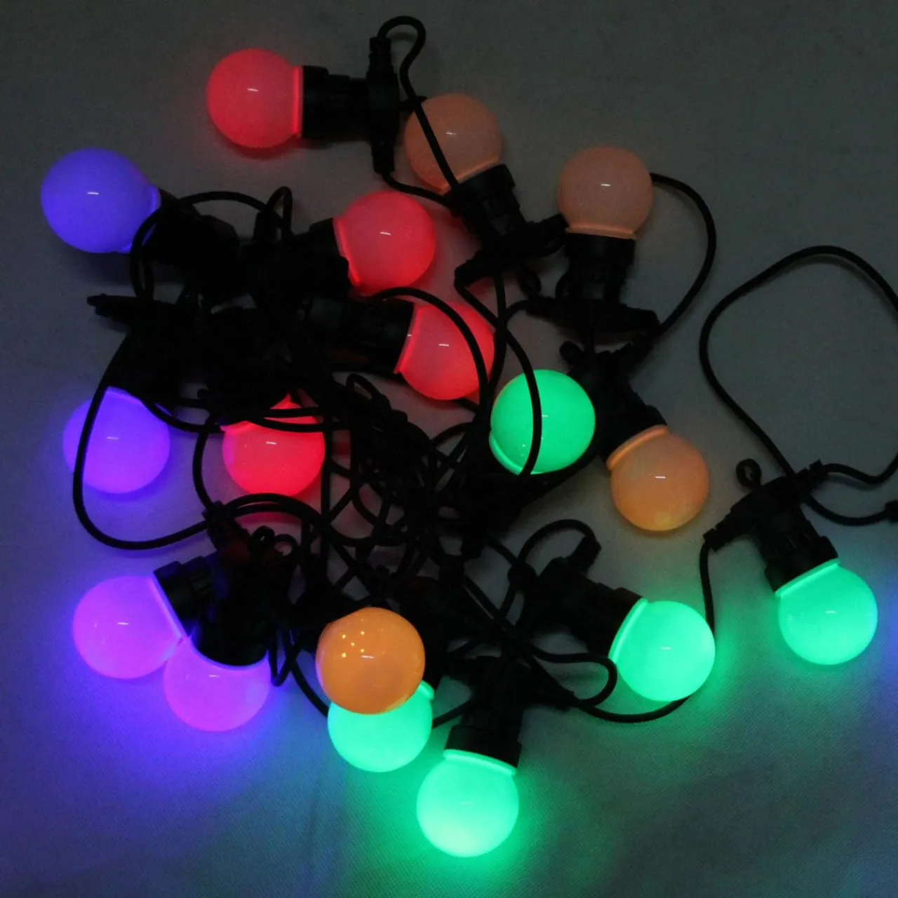 Globo Guirlande LED Nirvana, 20 lampes colorées, IP44^ Lampes Décoratives