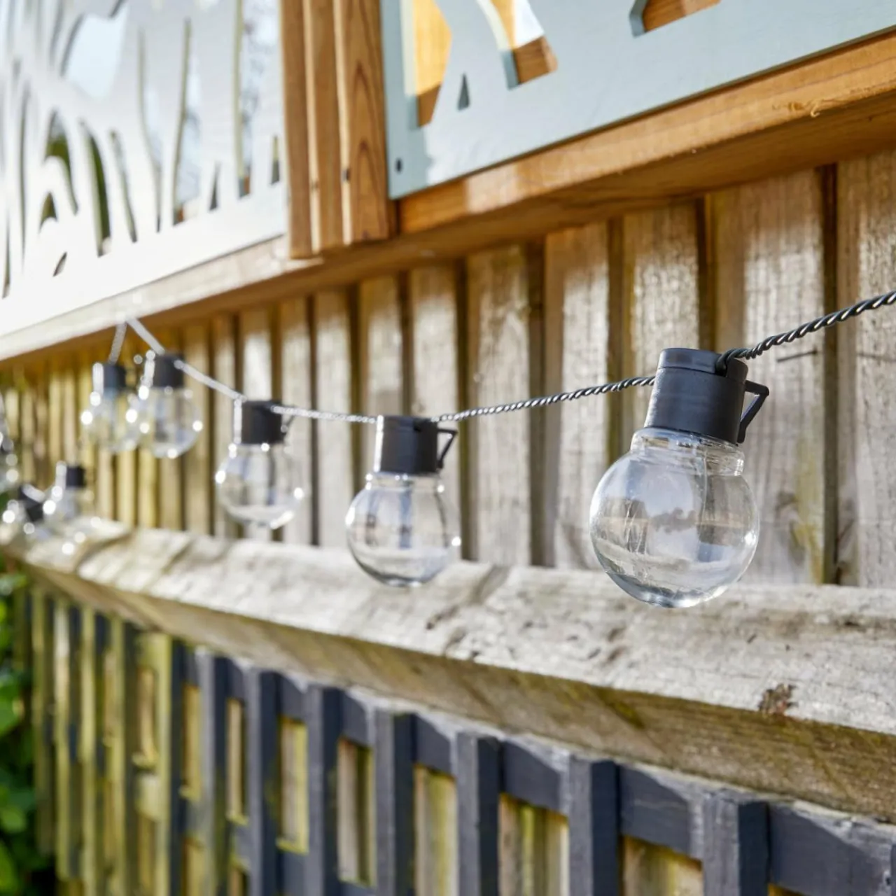 guirlande_lumineuse_led_globulb__flammes_1.webp SMART GARDEN Guirlande lumineuse LED GloBulb, 40 flammes^ Lampes Décoratives