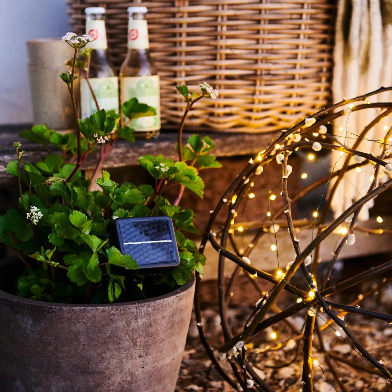 guirlande_lumineuse_solaire_led_knirke_solar__m__led_1.webp Sirius Guirlande lumineuse solaire LED Knirke Solar 15,9 m 160 LED^ Lumière De Noël