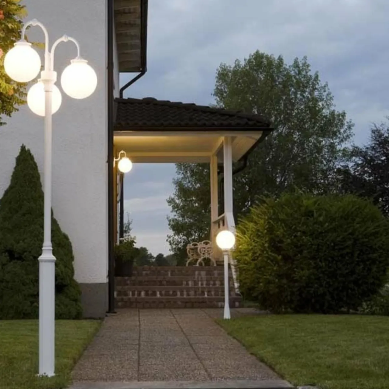 jolie_borne_lumineuse_arcturus_en_blanc_1.webp Konstsmide Jolie borne lumineuse Arcturus en blanc^ Bornes Éclairage Extérieur