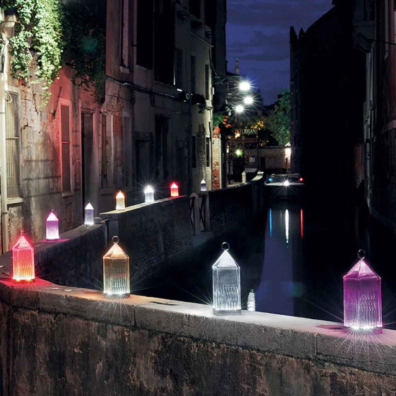 kartell_lantern_lampe__poser_led_transparent_ip_5.webp Kartell Lantern lampe à poser LED transparent IP54^ Lampes Décoratives