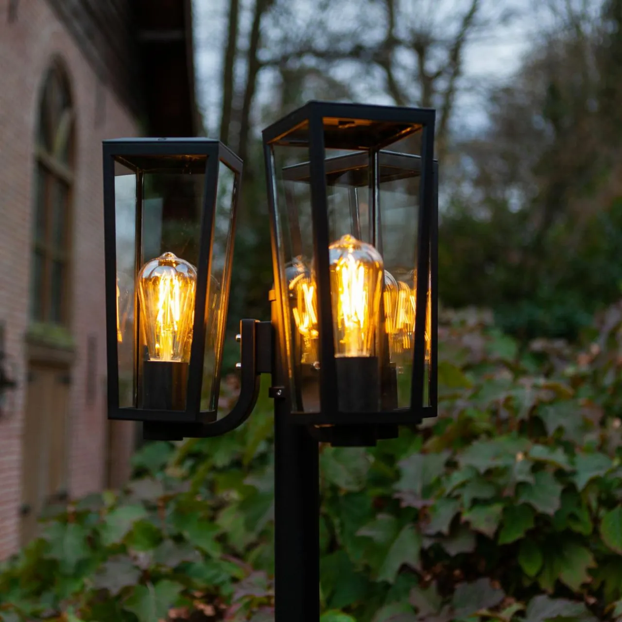 lampadaire_dextrieur_pine__lampes_ip_1.webp LUTEC Lampadaire d’extérieur Pine, 3 lampes, IP44^ Lampadaires D'Extérieur