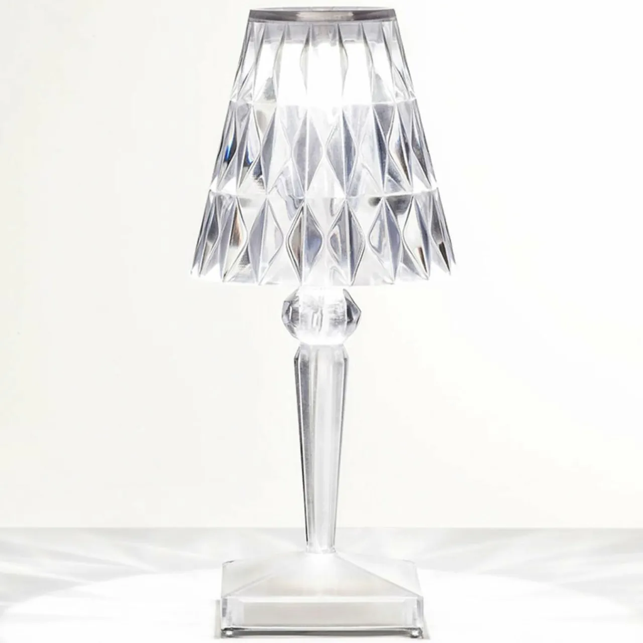 lampe__poser_led_dcorative_battery_transparente_2.webp Kartell Lampe à poser LED décorative Battery, transparente^ Lampes Décoratives
