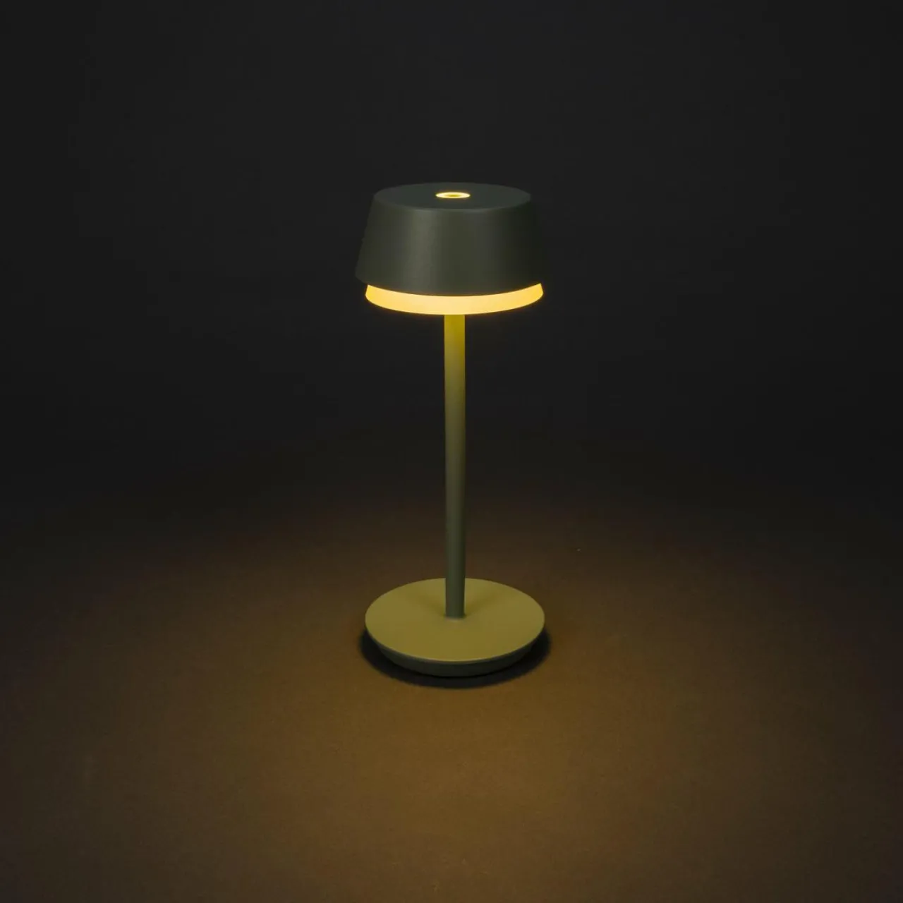 lampe__poser_led_rechargeable_lyon_vertgris_ip_variateur_4.webp Konstsmide Lampe à poser LED rechargeable Lyon, vert/gris, IP54, variateur^ Lampes Décoratives