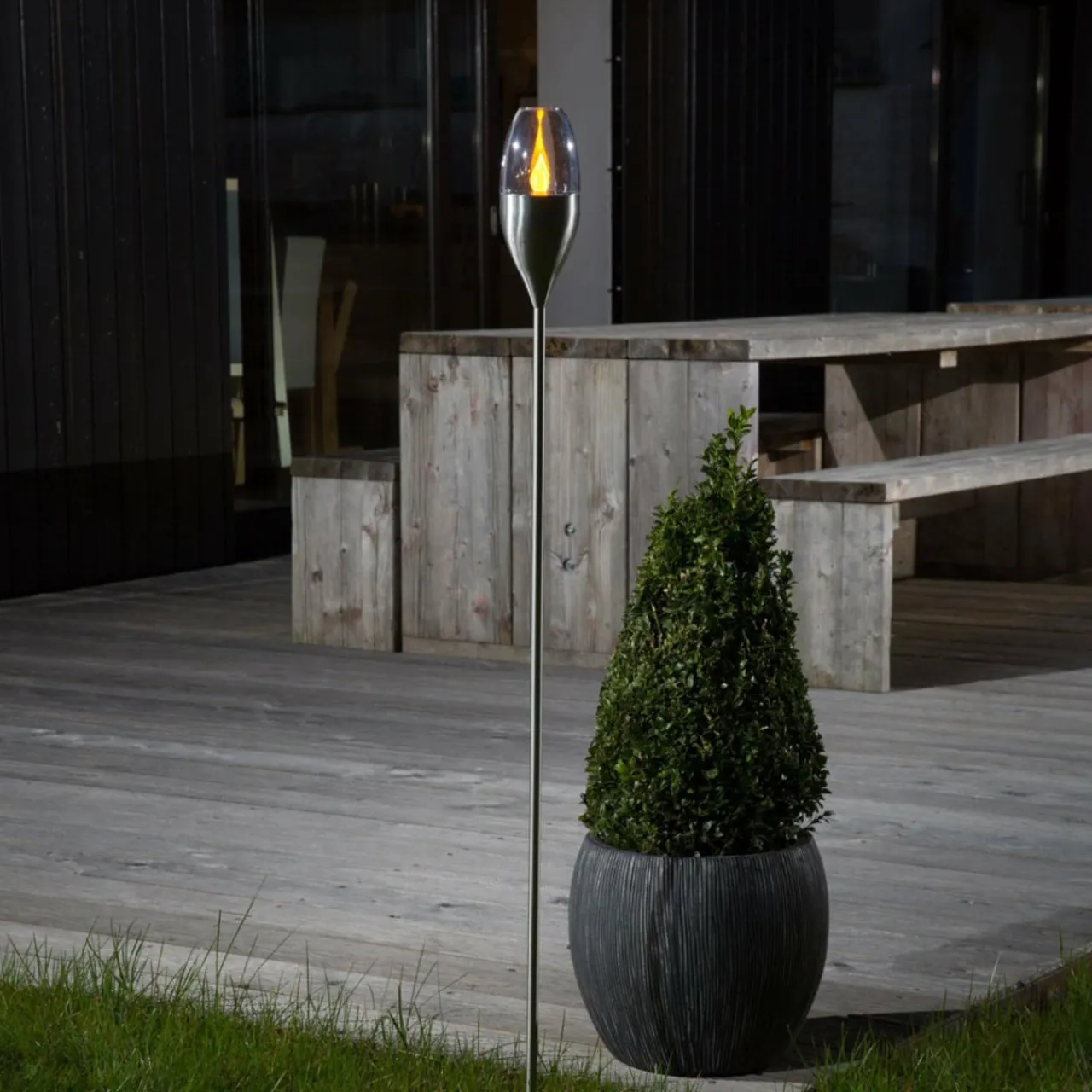 lampe_de_jardin_solaire_pleine_dambiance_jari_0.webp Lindby Lampe de jardin solaire pleine d'ambiance Jari^ Lampes Décoratives