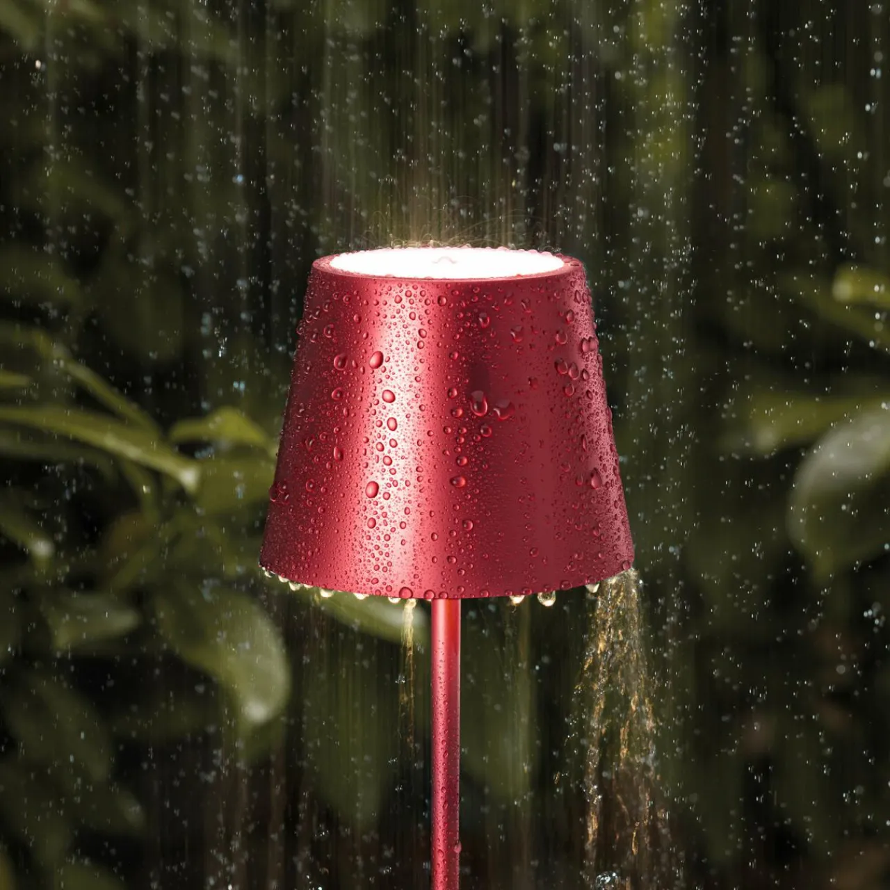 lampe_de_table_led_rechargeable_nuindie_mini_usbc_rouge_ip_intensit_0.webp Sigor Lampe de table LED rechargeable Nuindie mini, USB-C, rouge, IP54, intensité^ Lampes Décoratives