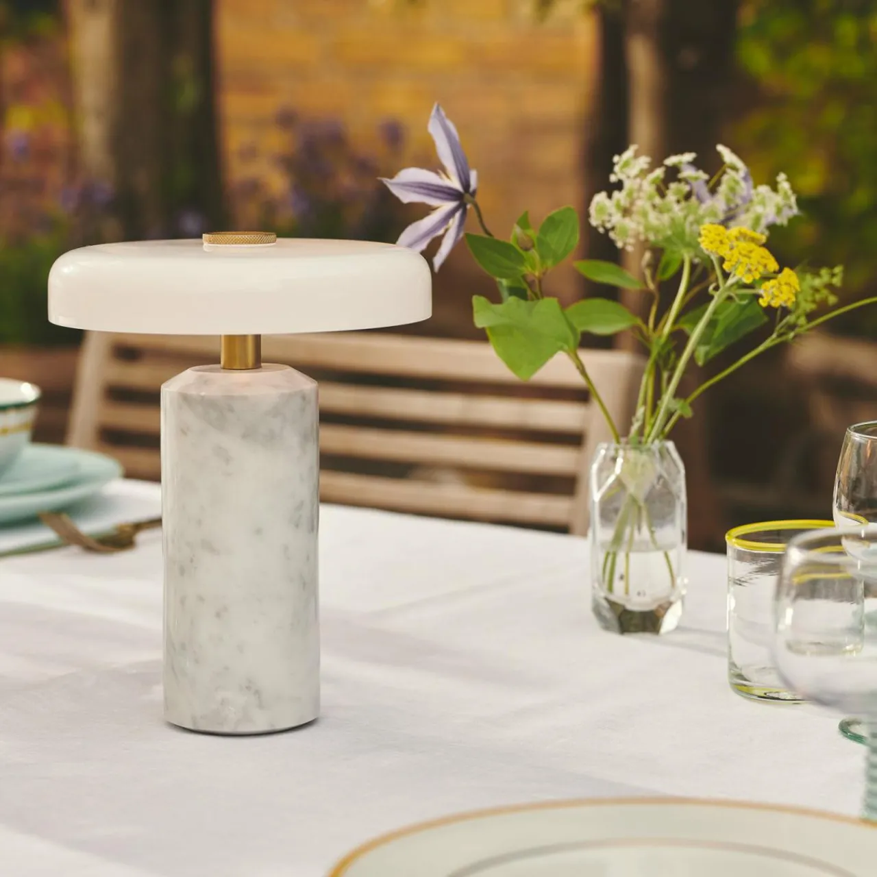 lampe_de_table_led_rechargeable_trip_blanc__blanc_marbre_verre_ip_0.webp DESIGN BY US Lampe de table LED rechargeable Trip, blanc / blanc, marbre, verre, IP44^ Lampes Décoratives