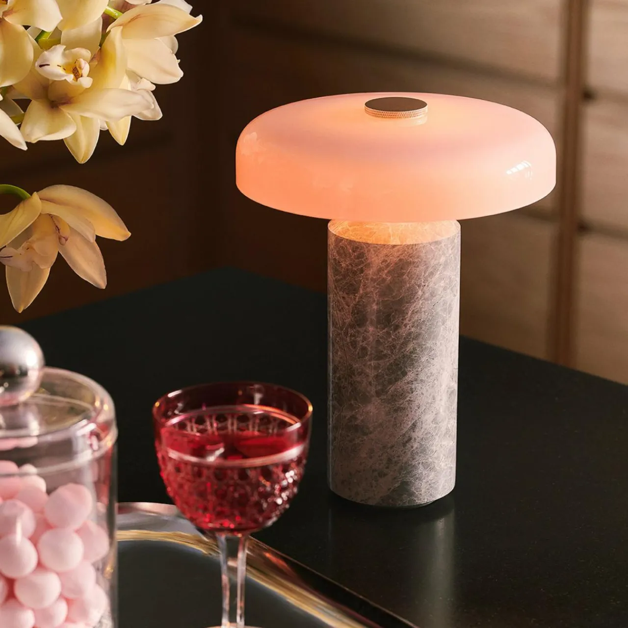 lampe_de_table_led_rechargeable_trip_gris__rose_marbre_verre_ip_0.webp DESIGN BY US Lampe de table LED rechargeable Trip, gris / rose, marbre, verre, IP44^ Lampes Décoratives