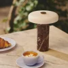 DESIGN BY US Lampe de table LED rechargeable Trip, rouge / blanc, marbre, verre, IP44^ Lampes Décoratives