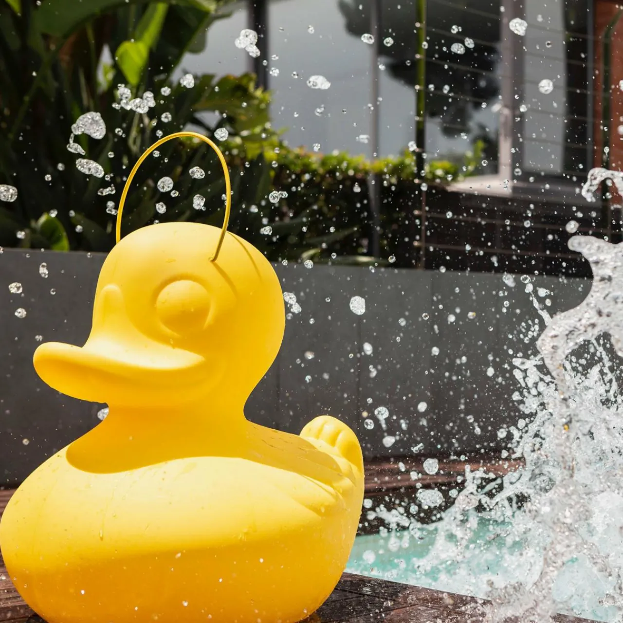 lampe_designer_led_duckduck_xl_extrieur_jaune_2.webp Goodnight Light Lampe designer LED DUCK-DUCK XL extérieur jaune^ Lumière De Noël