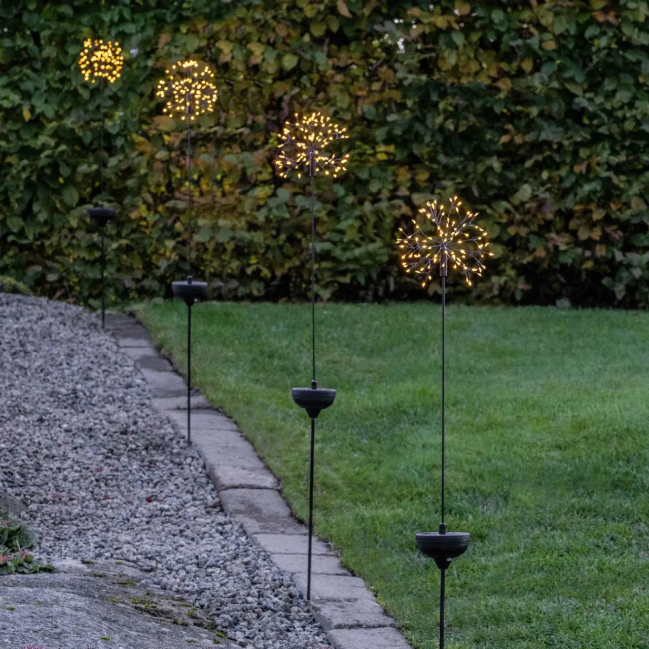 lampe_solaire_led_firework_avec_piquet__cm_0.webp STAR TRADING Lampe solaire LED Firework avec piquet, 85 cm^ Lampes Décoratives