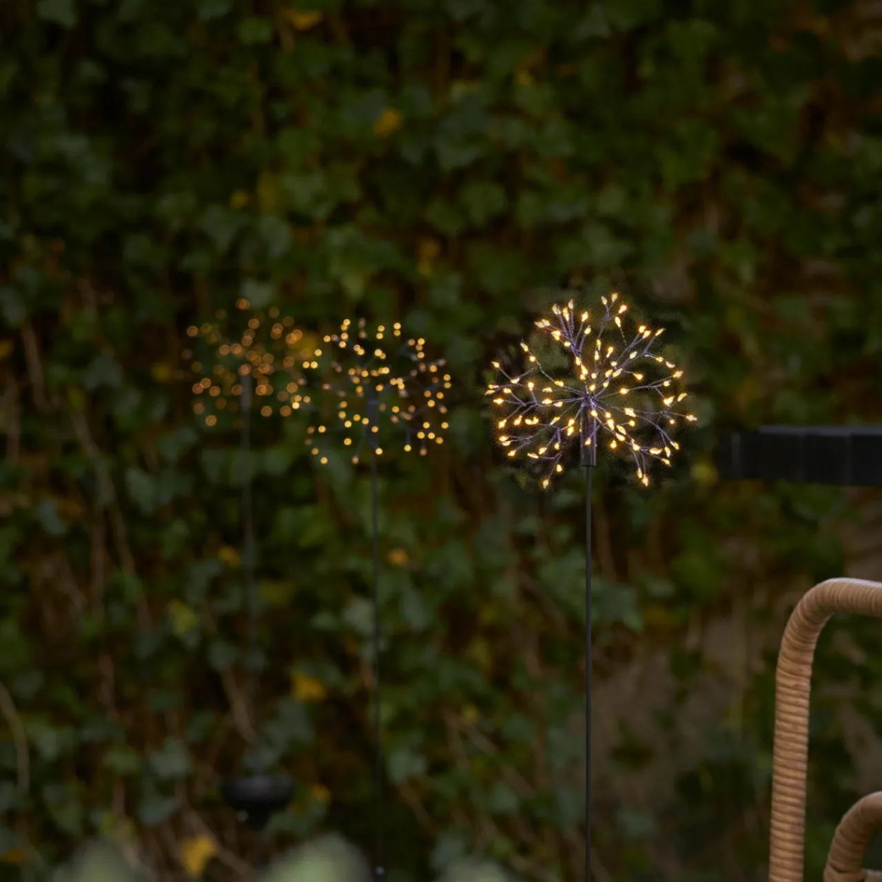 lampe_solaire_led_firework_avec_piquet__cm_3.webp STAR TRADING Lampe solaire LED Firework avec piquet, 85 cm^ Lampes Décoratives