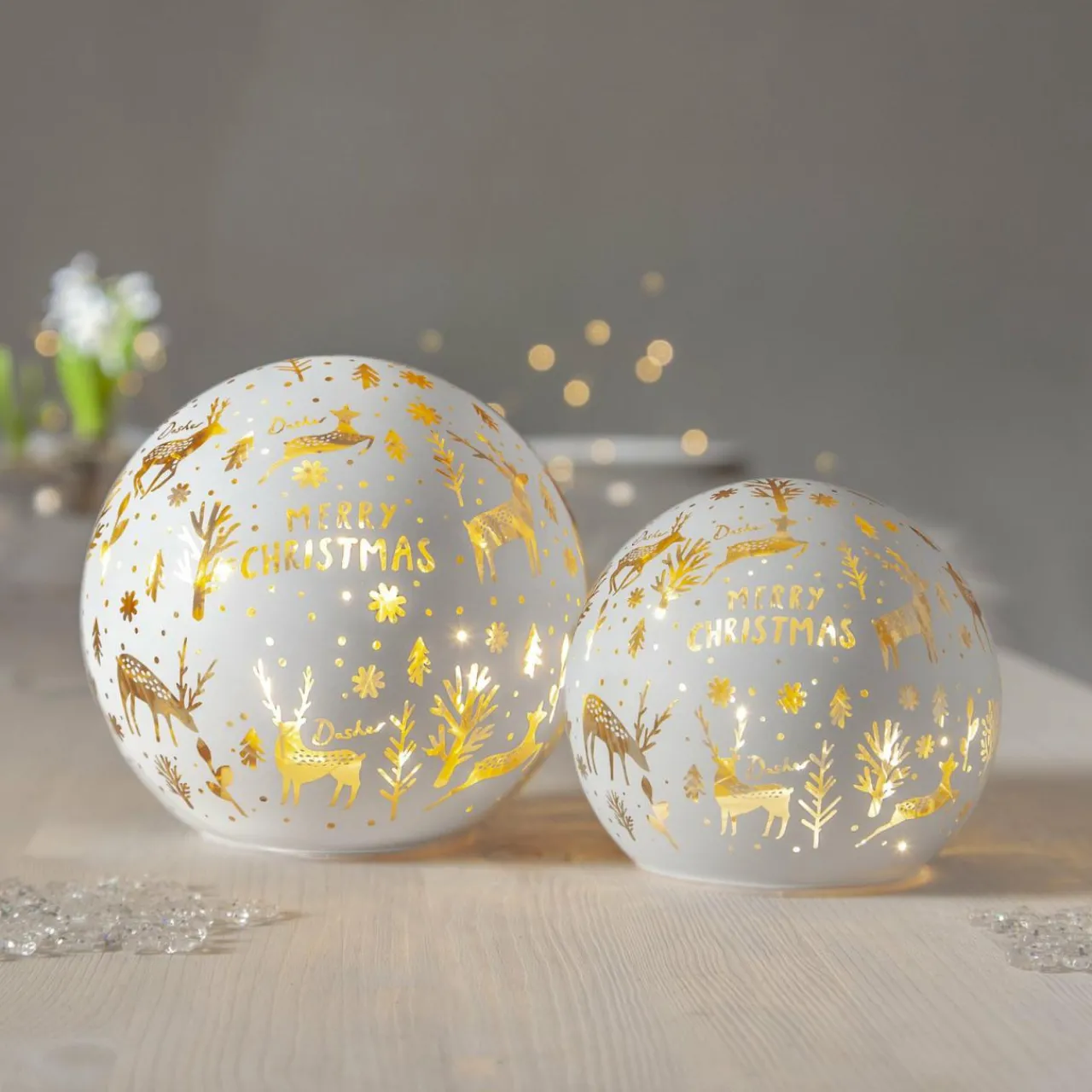 STAR TRADING Lampe sphérique LED Merry X-Mas Ø 12cm blanc verre Fonctionnement sur piles^ Lumière De Noël