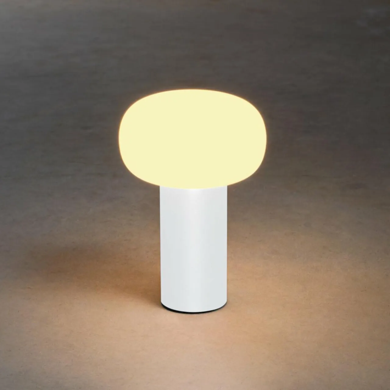 lampe_table_led_antibes_ip_batterie_rgbw_blanche_4.webp Konstsmide Lampe table LED Antibes IP54 batterie RGBW blanche^ Lampes Décoratives
