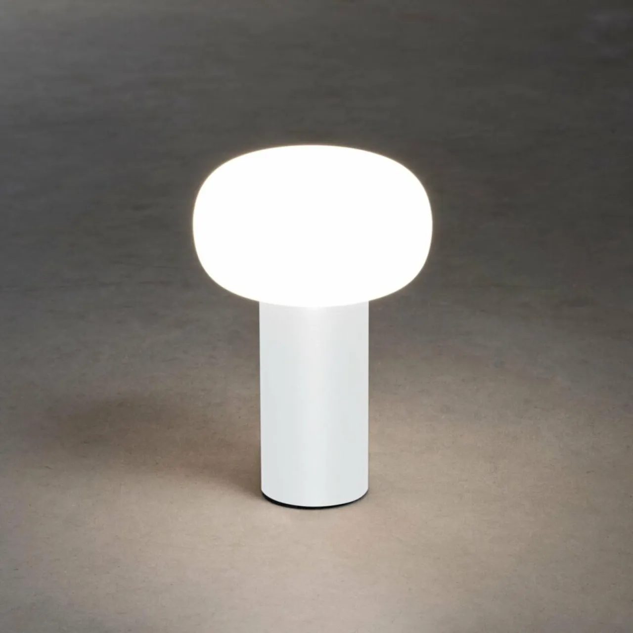lampe_table_led_antibes_ip_batterie_rgbw_blanche_5.webp Konstsmide Lampe table LED Antibes IP54 batterie RGBW blanche^ Lampes Décoratives