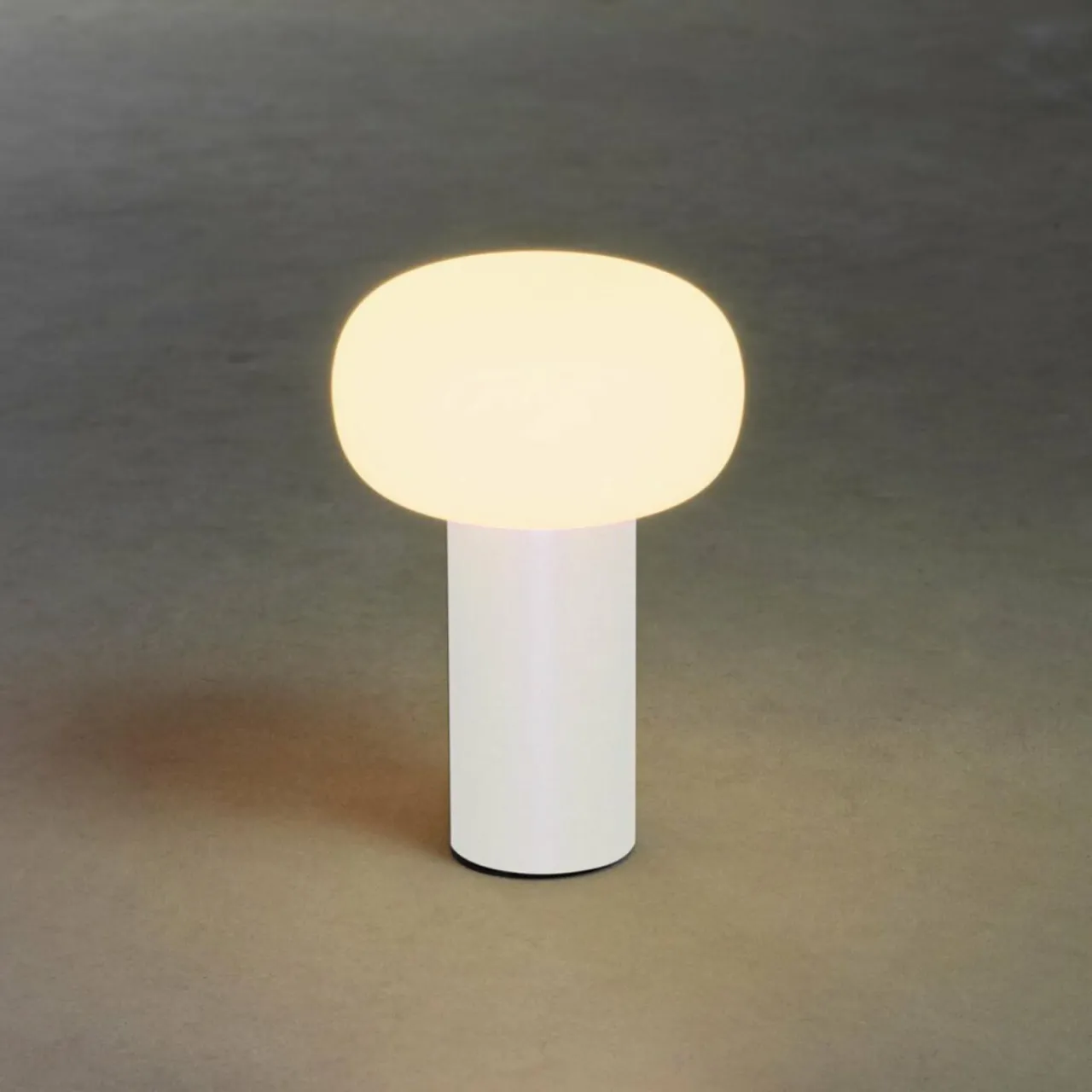 lampe_table_led_antibes_ip_batterie_rgbw_blanche_6.webp Konstsmide Lampe table LED Antibes IP54 batterie RGBW blanche^ Lampes Décoratives