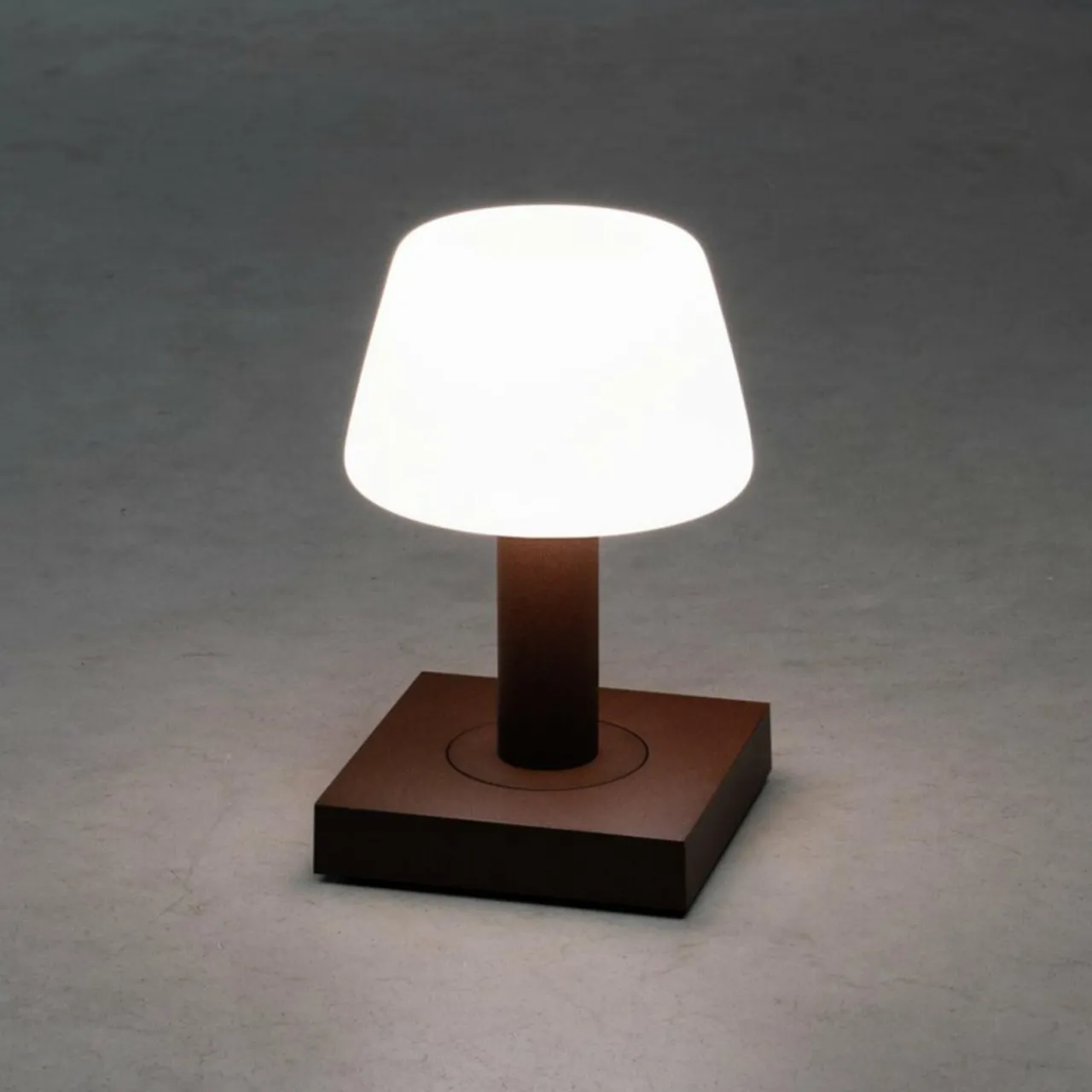 lampe_table_led_monaco_batterie_brun_rouille_0.webp Konstsmide Lampe table LED Monaco, batterie, brun rouille^ Lampes Décoratives