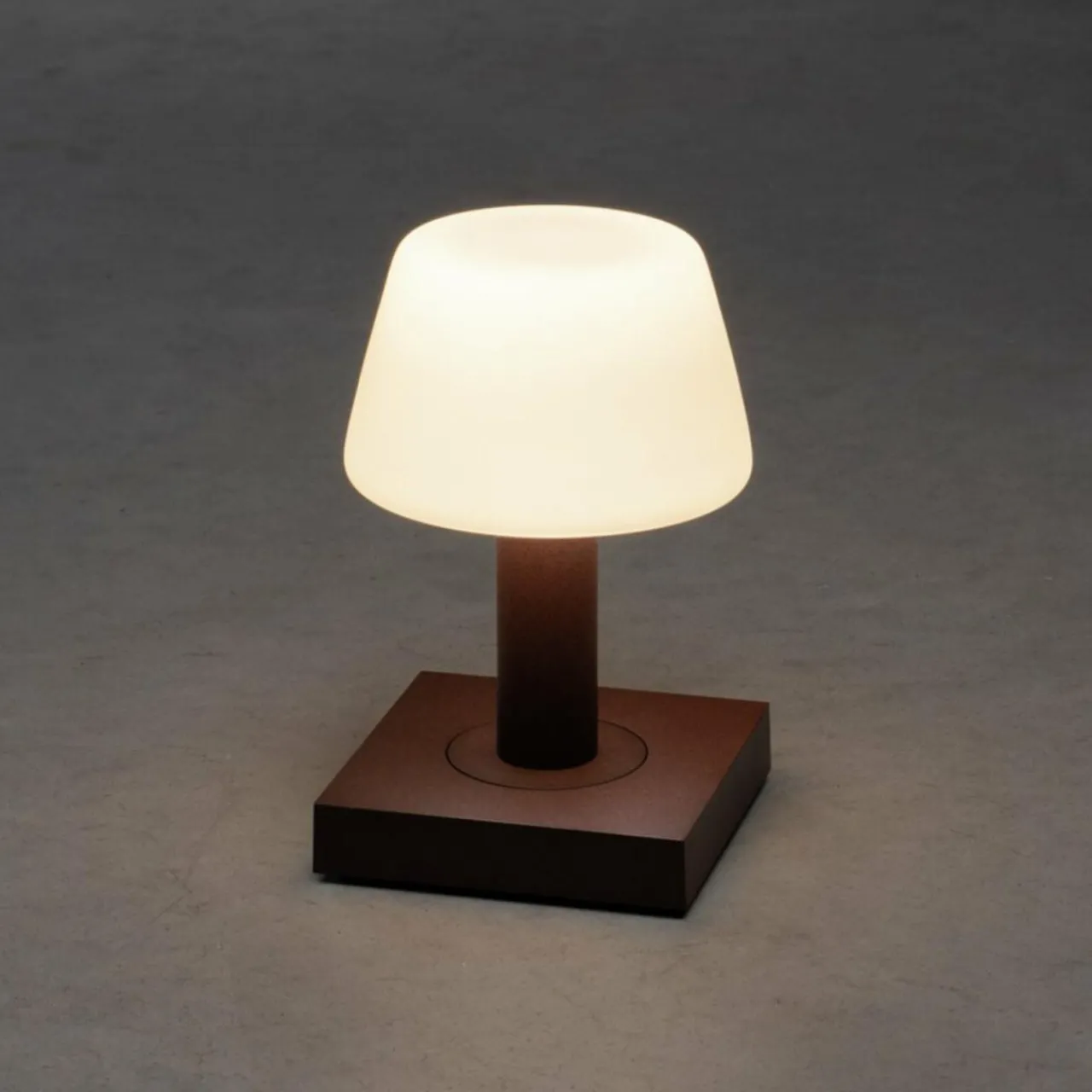 lampe_table_led_monaco_batterie_brun_rouille_2.webp Konstsmide Lampe table LED Monaco, batterie, brun rouille^ Lampes Décoratives