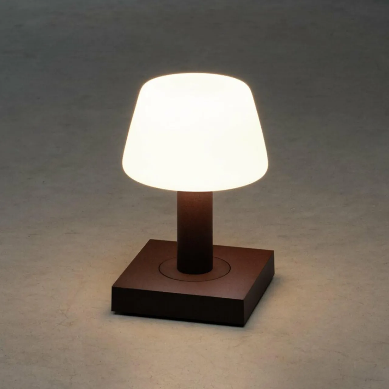 lampe_table_led_monaco_batterie_brun_rouille_3.webp Konstsmide Lampe table LED Monaco, batterie, brun rouille^ Lampes Décoratives