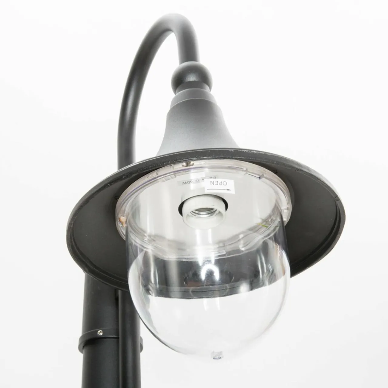 lindby_lampadaire_dextrieur_daphne_noir___lampe_2.webp Lindby lampadaire d'extérieur Daphne, noir, à 1 lampe^ Lampadaires D'Extérieur