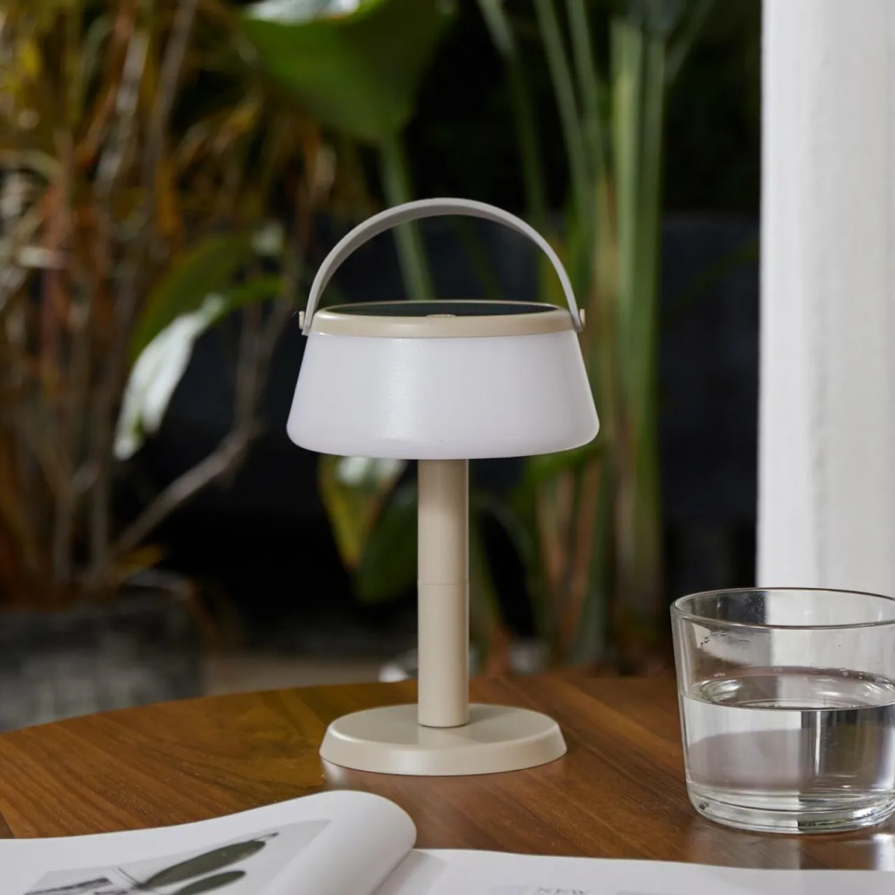 lindby_lampe_de_table_led_mikkel_beige_intensit_variable__cm_0.webp Lindby lampe de table LED Mikkel, beige, intensité variable, 7 cm^ Lampes Décoratives
