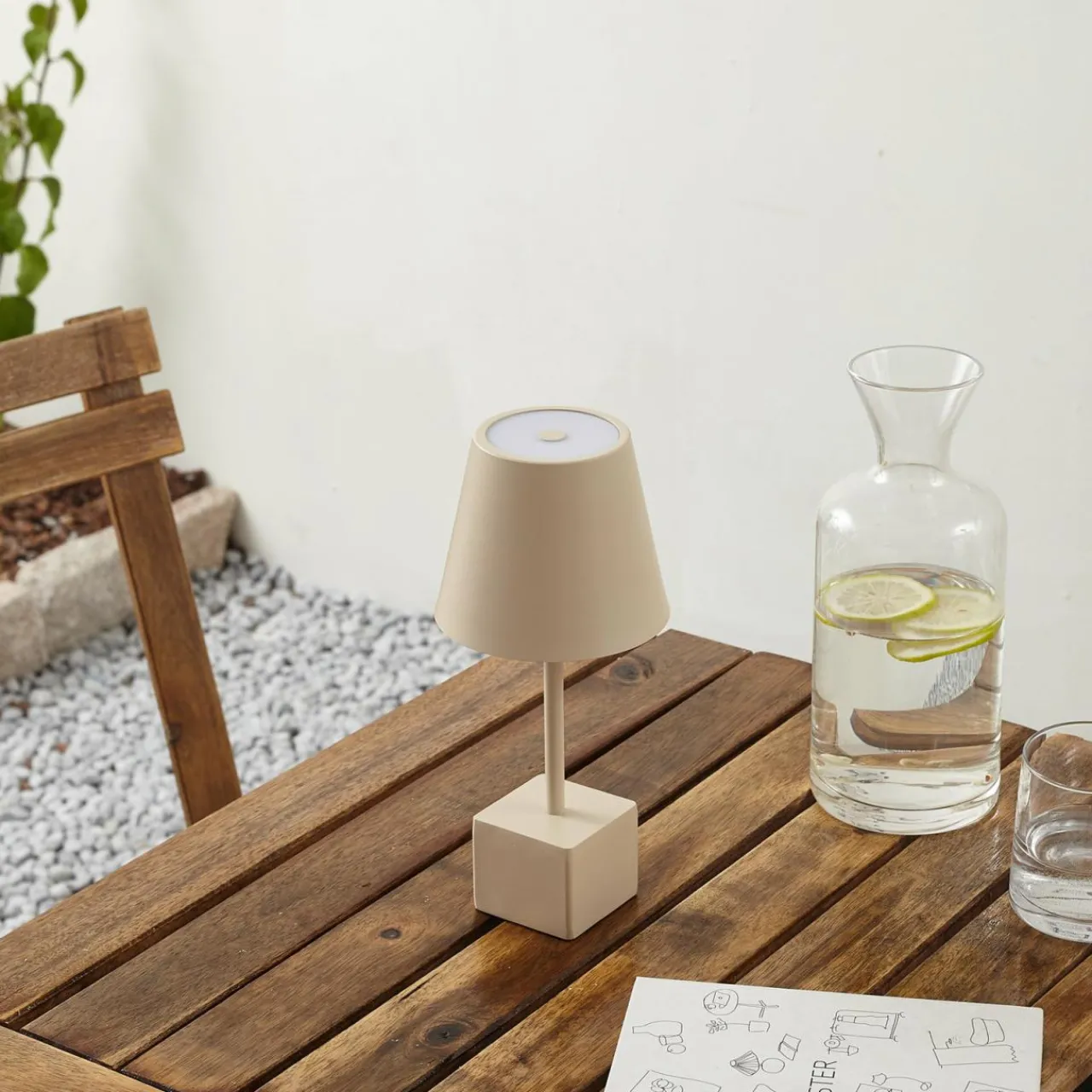 lindby_lampe_de_table_led_rechargeable_janea_cube_beige_mtal_0.webp Lindby lampe de table LED rechargeable Janea CUBE, beige, métal^ Lampes Décoratives