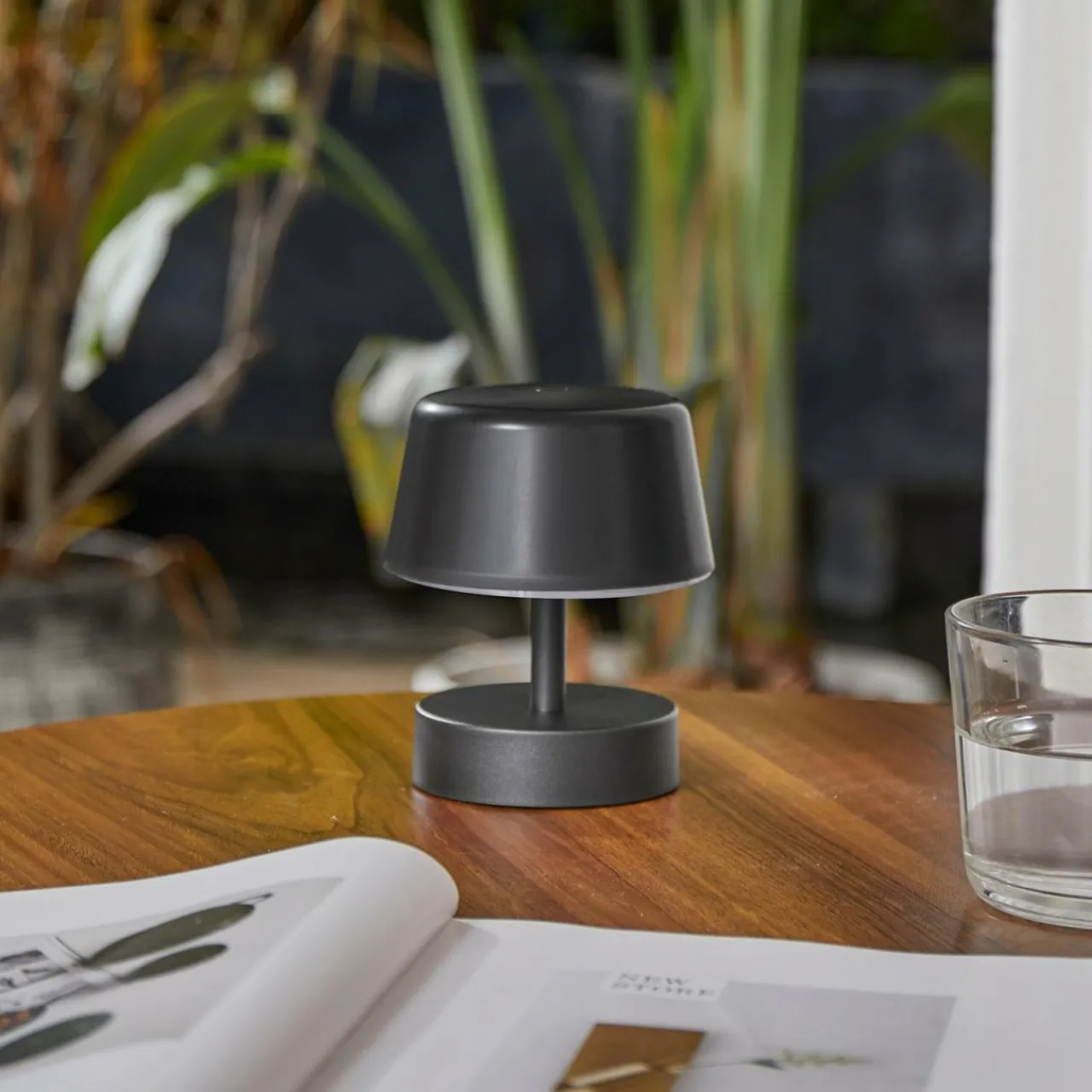 Lindby lampe de table LED rechargeable Nalani, 13 cm de haut, IP44, intensité^ Lampes Décoratives