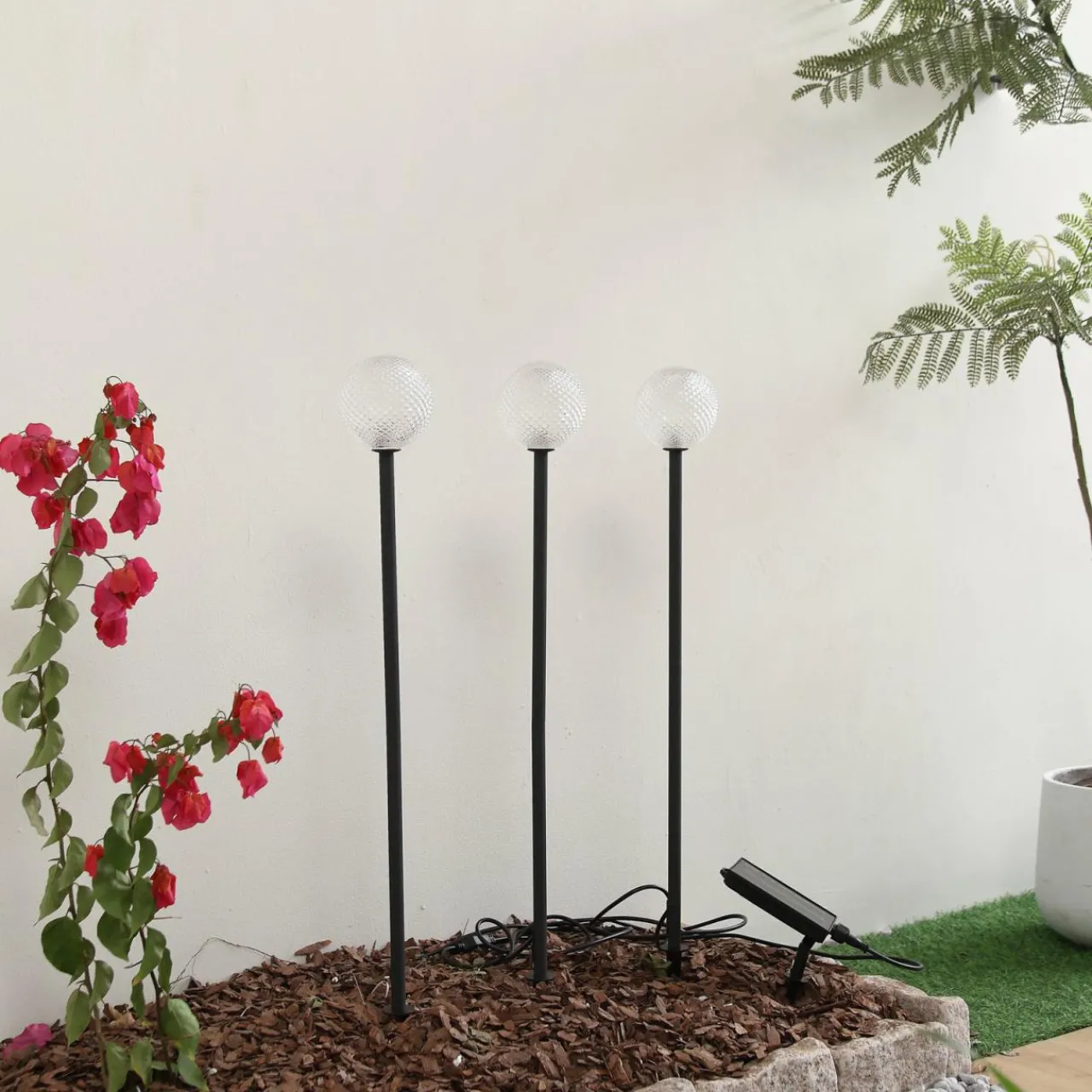 lindby_lampe_solaire_led_brindley_set_de__noir_verre_0.webp Lindby lampe solaire LED Brindley, set de 3, noir, verre^ Lampes Décoratives