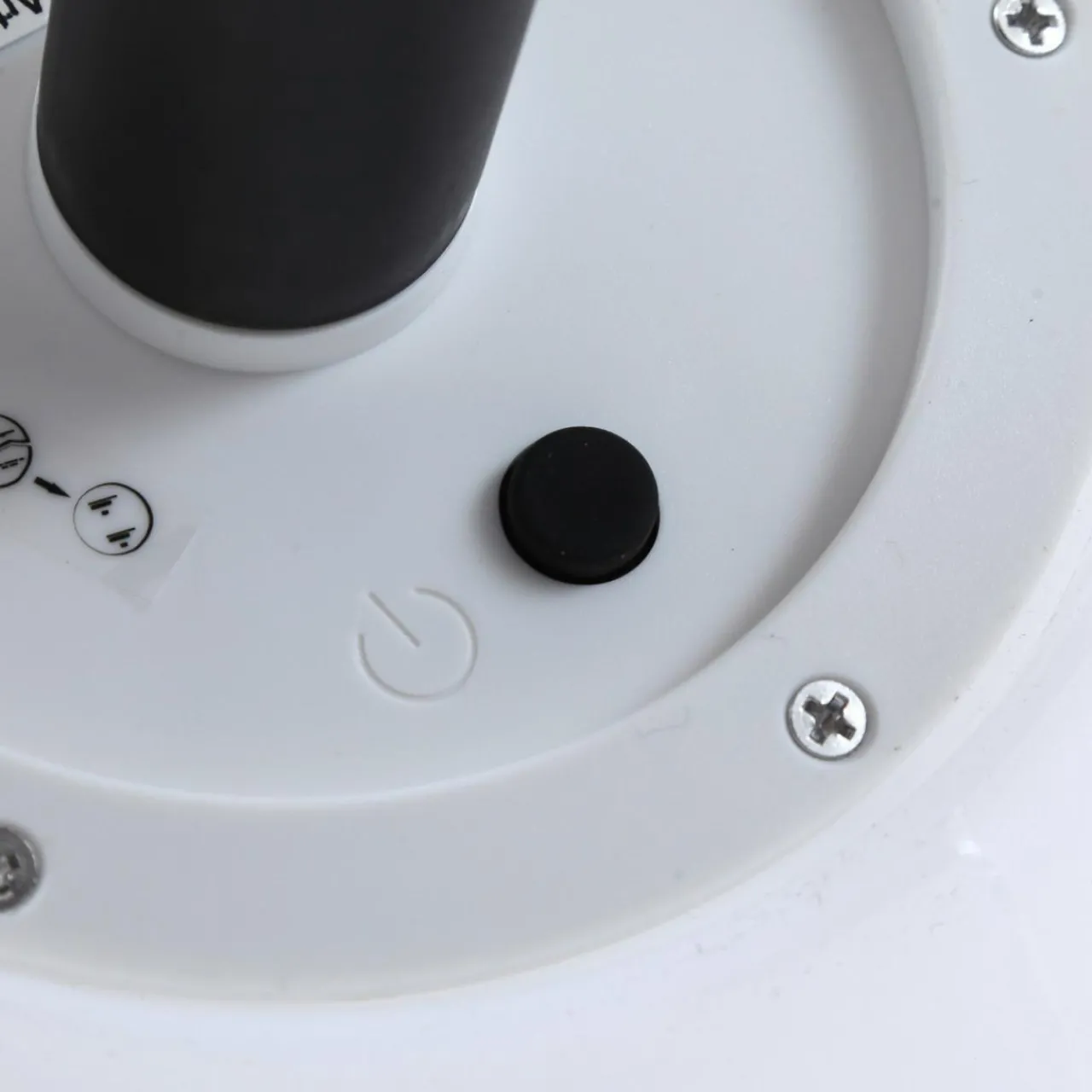 Lindby Lampes solaires LED Lago, set de 3 boules, piquet de terre, blanc^ Lampes Décoratives