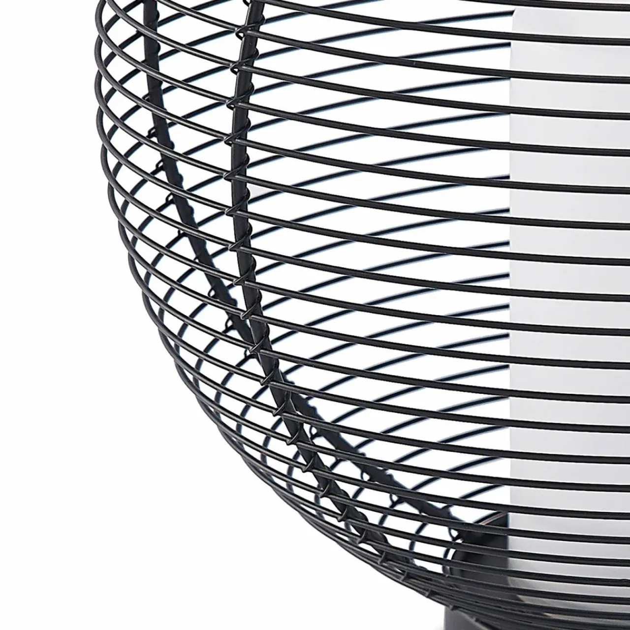 lindby_mairuna_lanterne_solaire_led_noire_cm_4-1.webp Lindby Mairuna lanterne solaire LED noire, 30,8 cm^ Lampes Décoratives