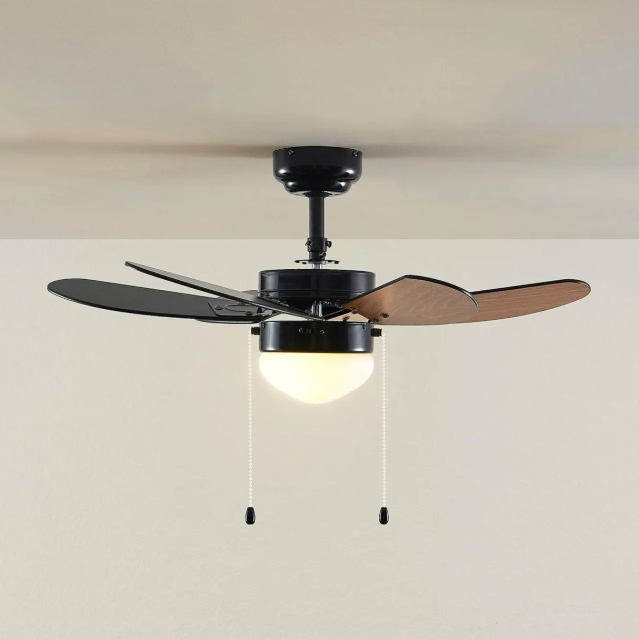 lindby_ventilateur_de_plafond_avec_lumire_minja_noir_silencieux__cm_1.webp Lindby Ventilateur de plafond avec lumière Minja noir silencieux 78 cm^ Ventilateurs