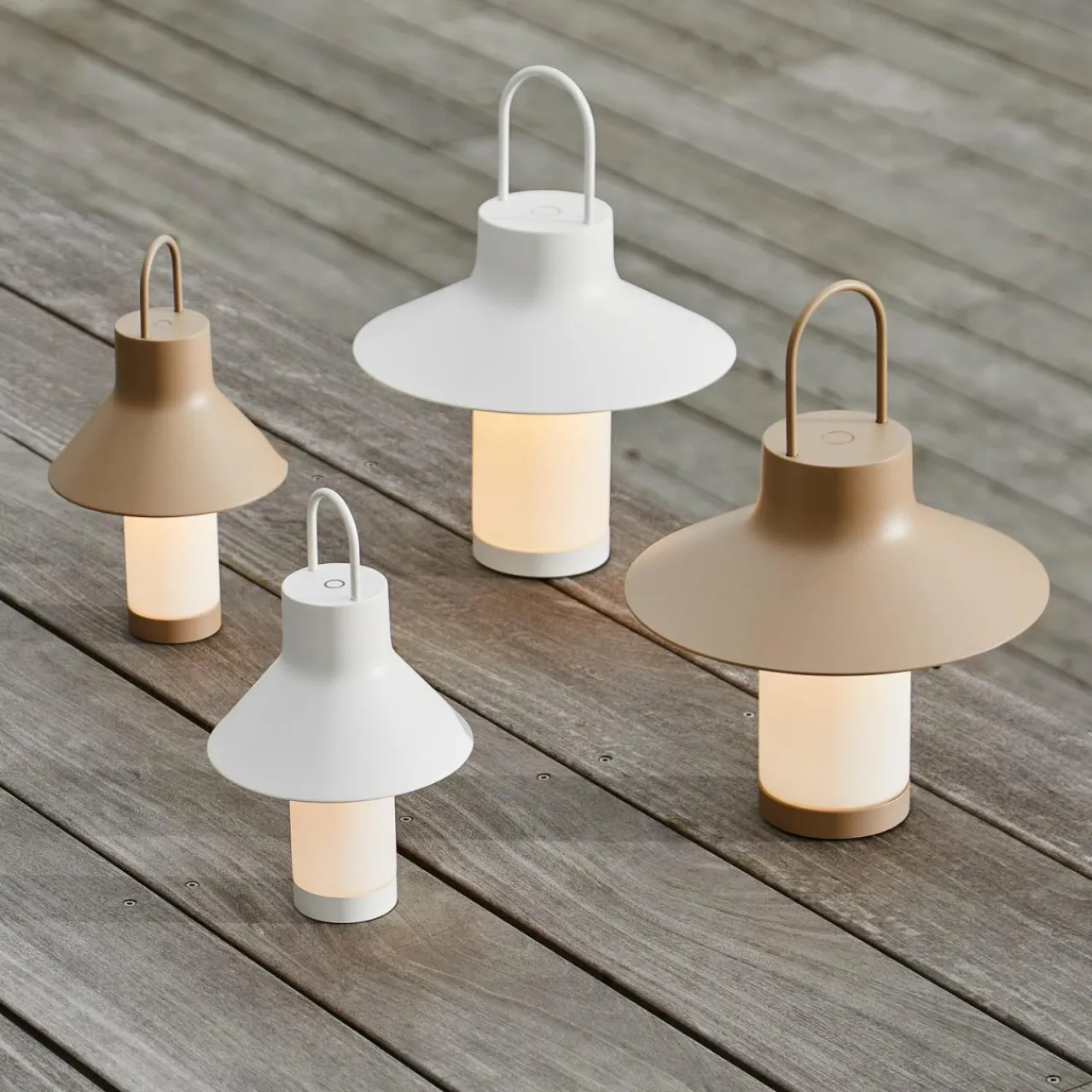 loom_design_lampe__poser_led_rechargeable_shadow_small_beige_ip_4.webp LOOM DESIGN Lampe à poser LED rechargeable Shadow Small, beige, IP65^ Lampes Décoratives