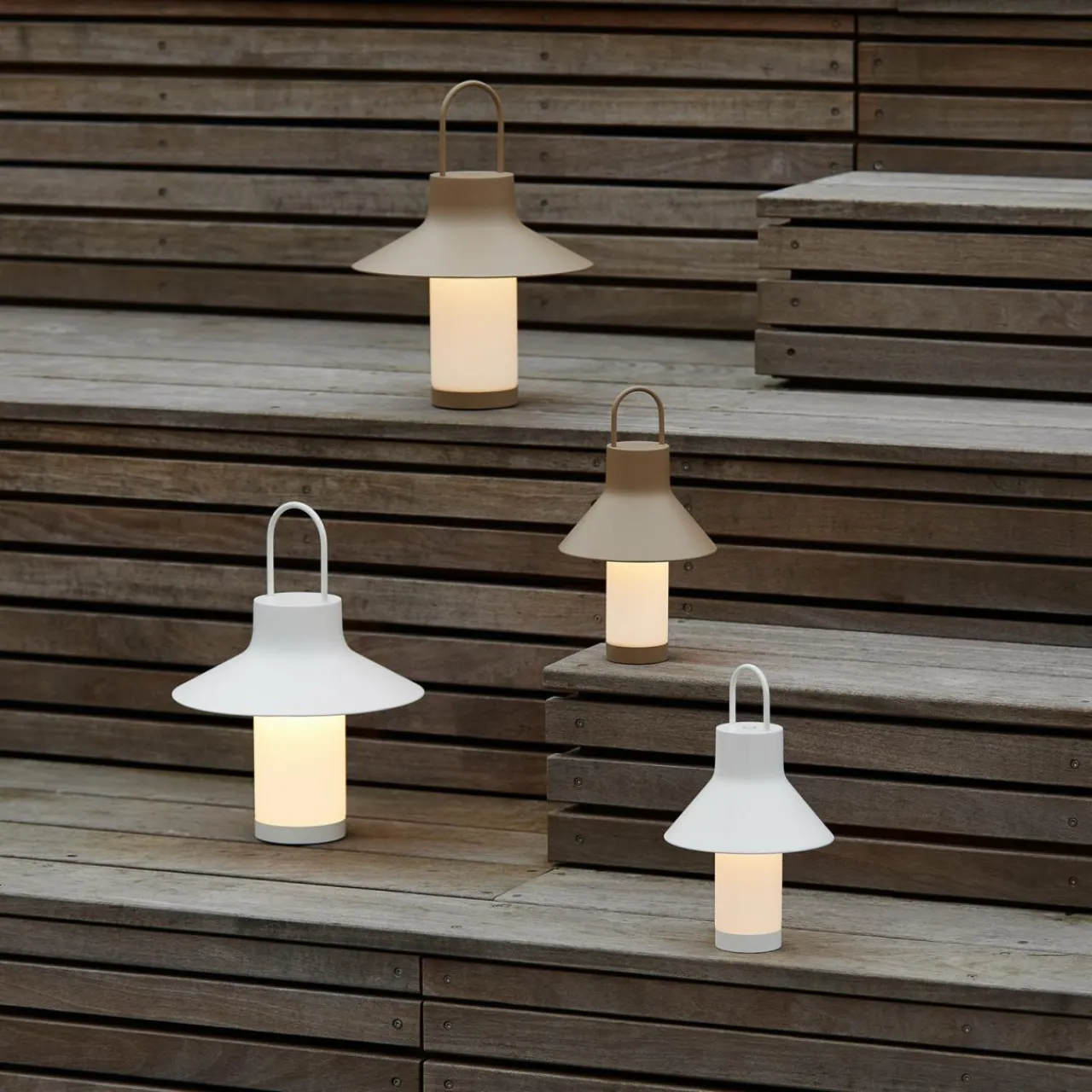 loom_design_lampe__poser_led_rechargeable_shadow_small_beige_ip_5.webp LOOM DESIGN Lampe à poser LED rechargeable Shadow Small, beige, IP65^ Lampes Décoratives
