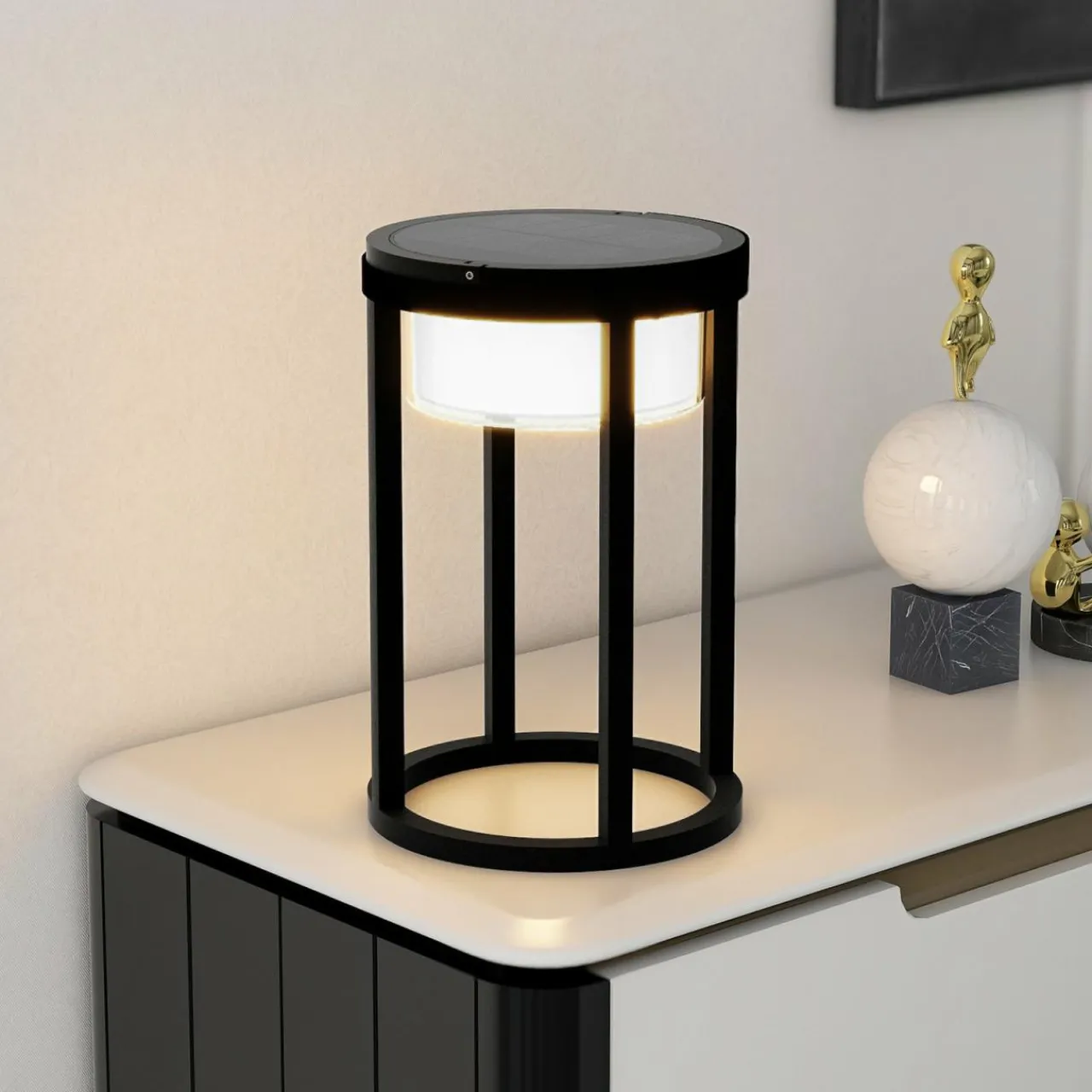 Lucande Lampe de table solaire LED Tilena, ronde, noire, intensité variable^ Lampes Décoratives